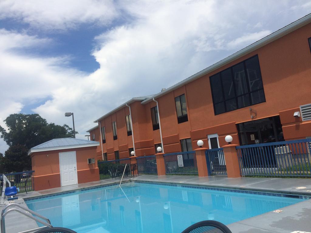 Luxury Suites Ferry Pass Esterno foto