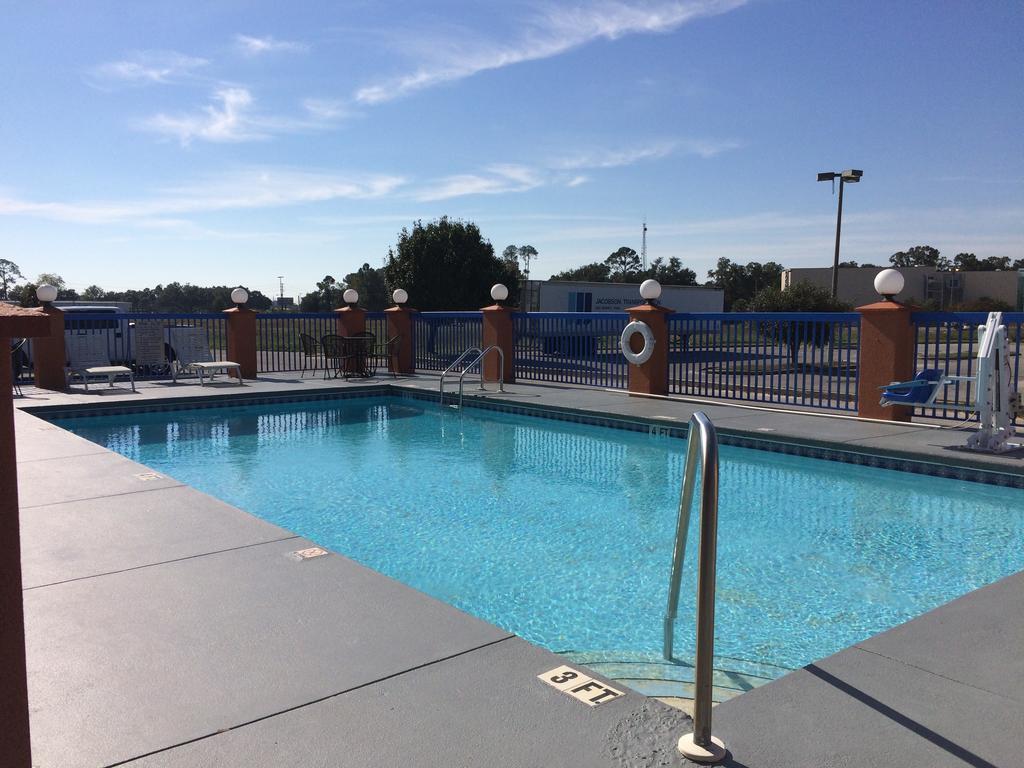 Luxury Suites Ferry Pass Esterno foto