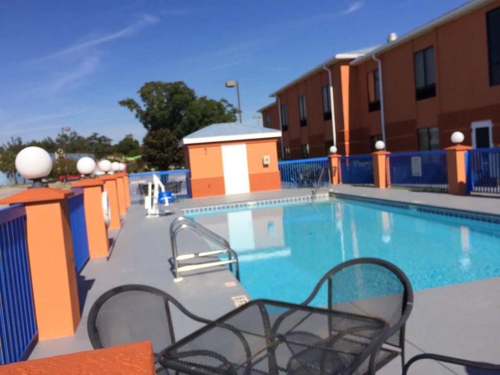 Luxury Suites Ferry Pass Esterno foto